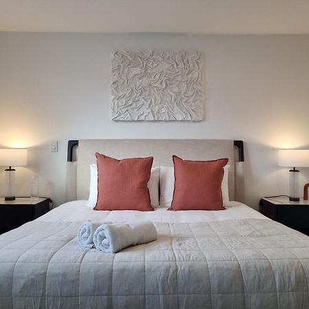 Cloud Nine Elegant Escape Awaits Apartment Christchurch Luaran gambar
