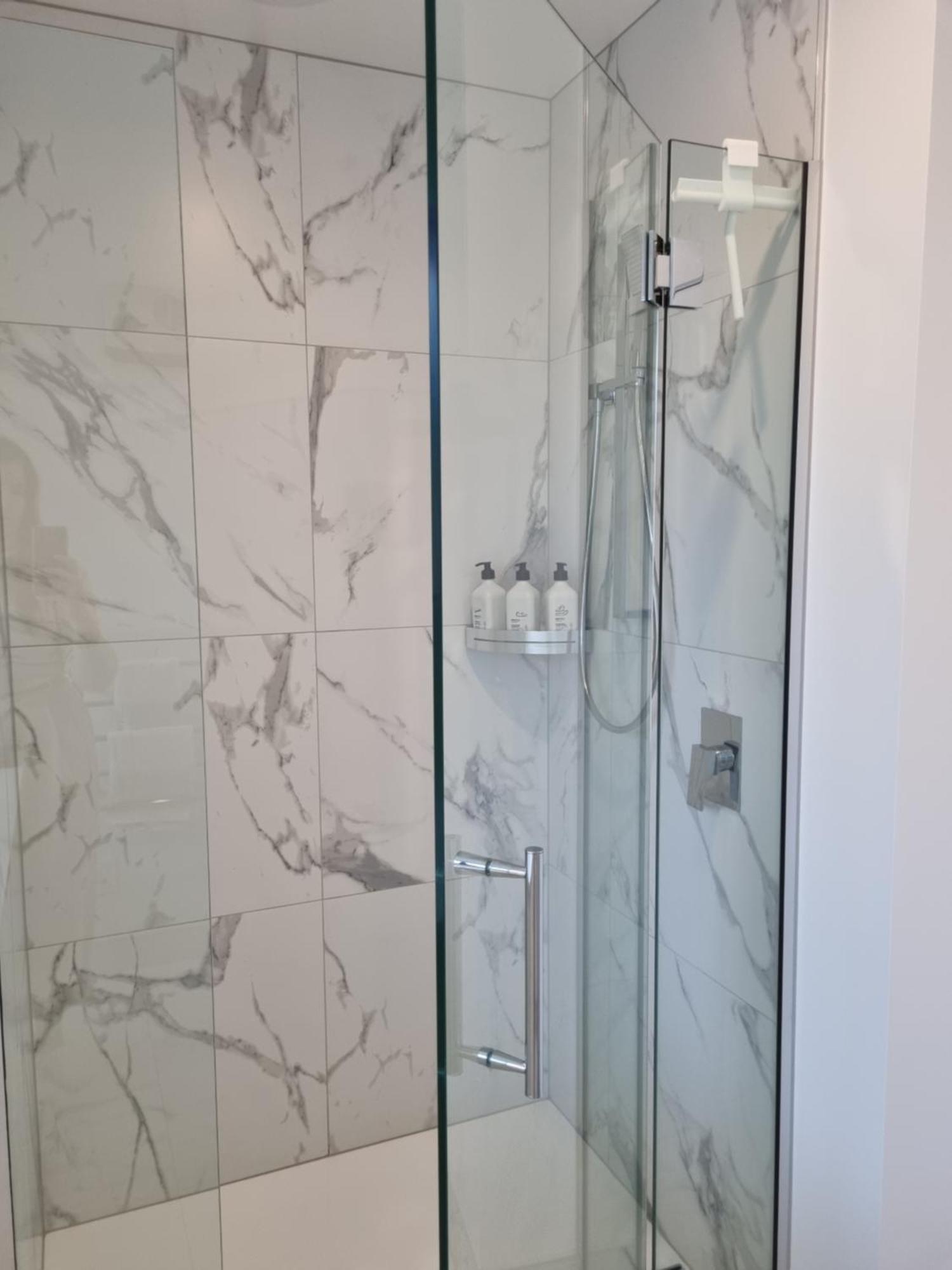 Cloud Nine Elegant Escape Awaits Apartment Christchurch Luaran gambar