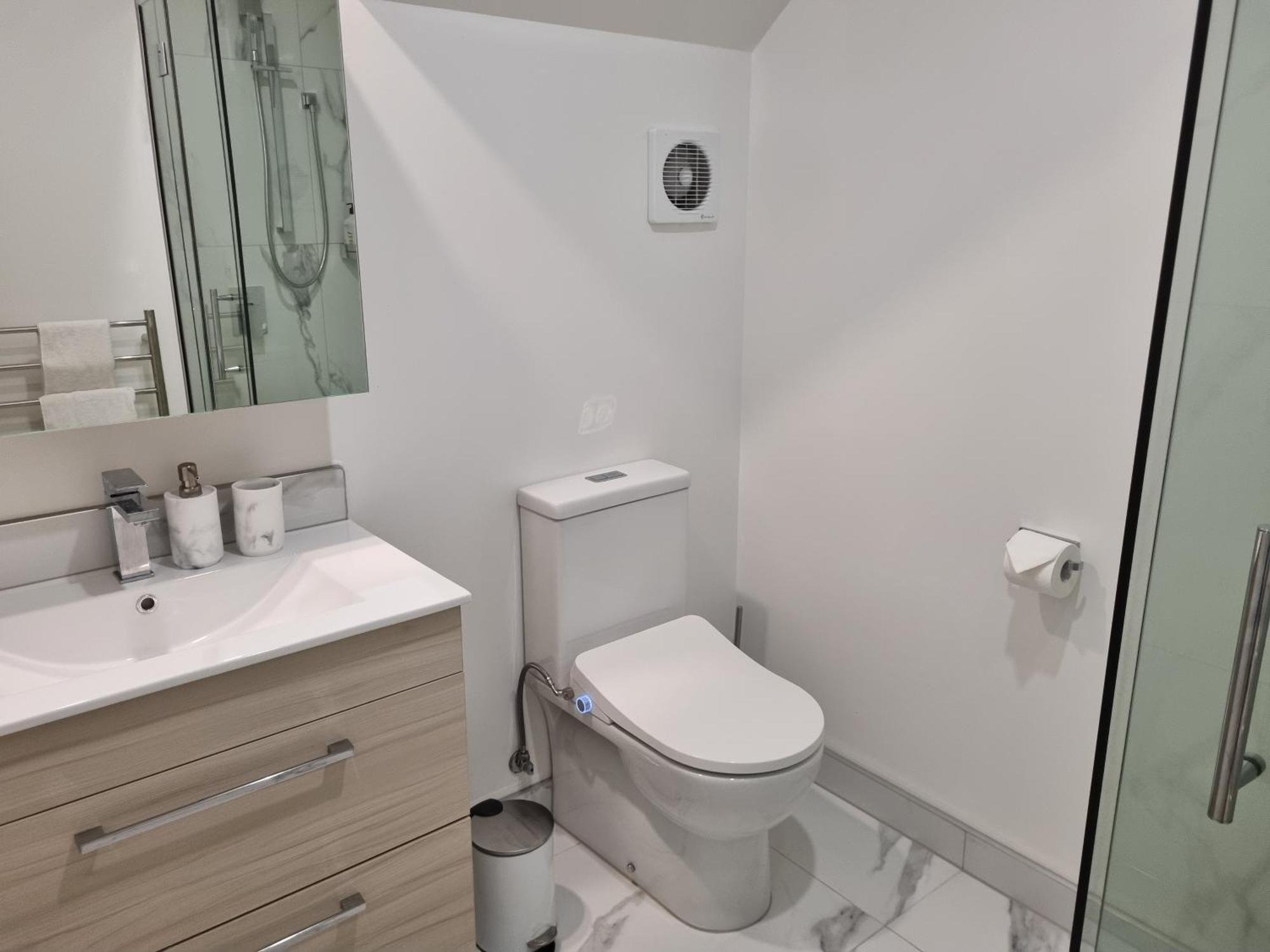 Cloud Nine Elegant Escape Awaits Apartment Christchurch Luaran gambar