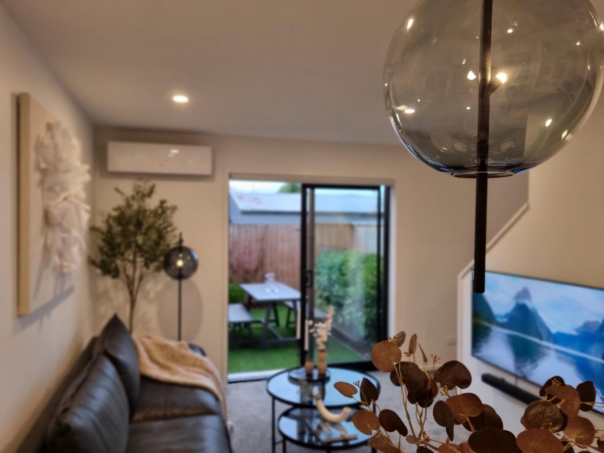 Cloud Nine Elegant Escape Awaits Apartment Christchurch Luaran gambar
